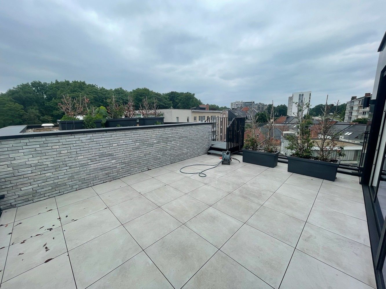 Genk, Kapelstraat 23 bus 5.2 - Modern appartement (94m²) met 2 slaapkamers, ruim terras (52m²), daktuin (12m²) en kelderberging (3,5m²). foto 3