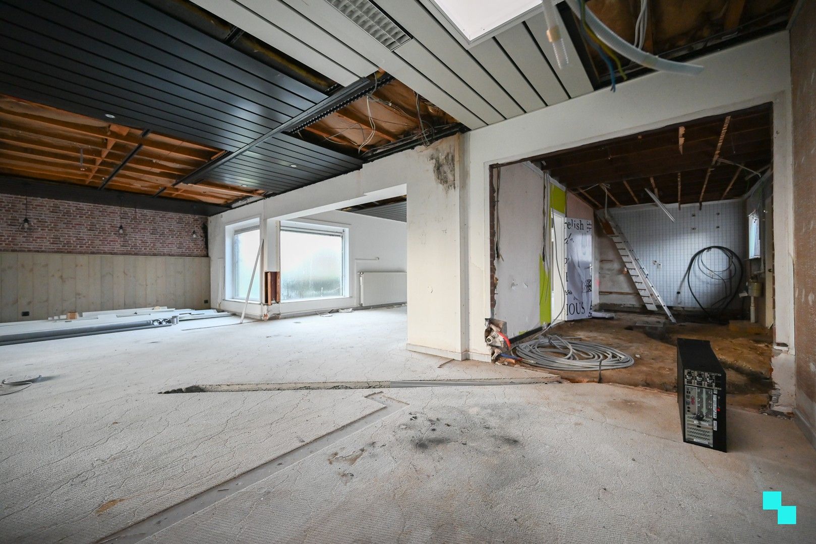 Uitzonderlijke eigendom bestaande uit een gezinswoning & afzonderlijk (kantoor)gebouw te Izegem foto 31