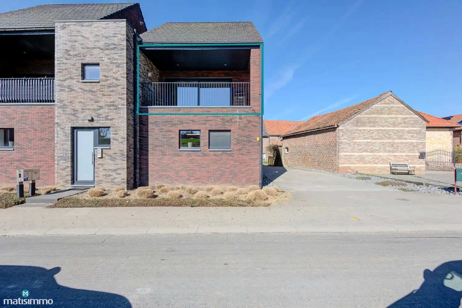 INSTAPKLAAR APPARTEMENT MET 2 SLAAPKAMERS EN AUTOSTAANPLAATS TE RIEMST foto {{pictureIndex}}