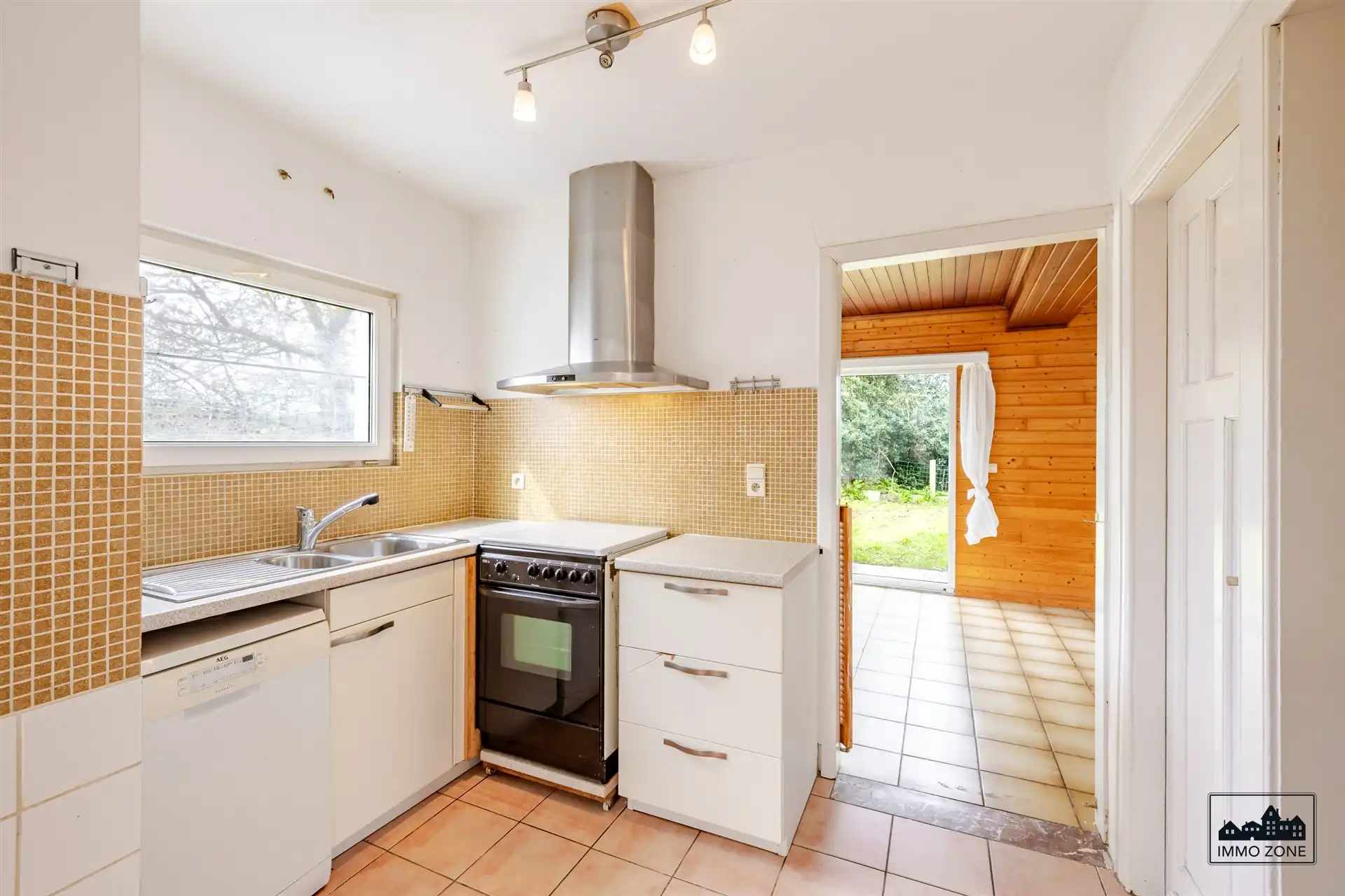 Ruime woning met tuin en garage in Hamme foto 9