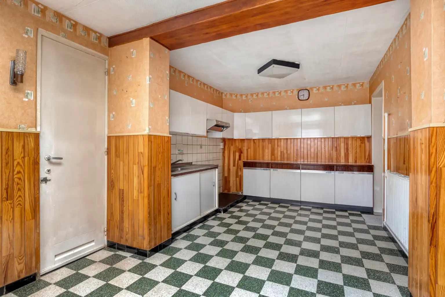 Ruime te renoveren tweegevelwoning op gunstige locatie foto 4