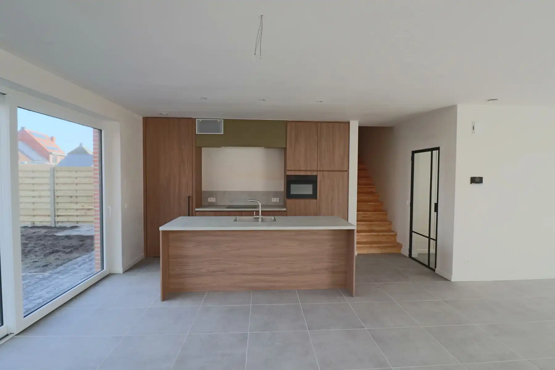 Ruime gezinswoning (ca 245 m²) met 4 slaapkamers op perceel van ca. 303 m². foto 6