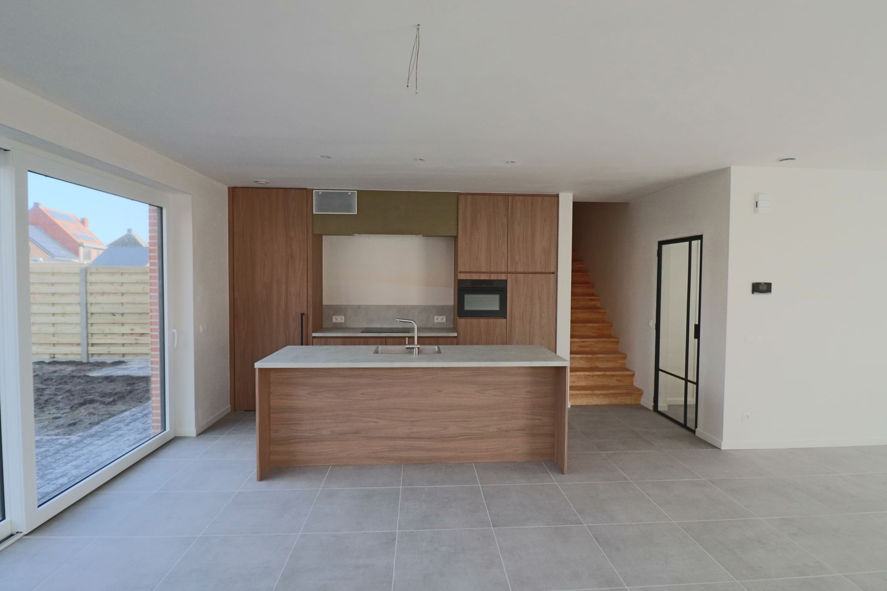 Ruime gezinswoning (ca 245 m²) met 4 slaapkamers op perceel van ca. 303 m². foto 6