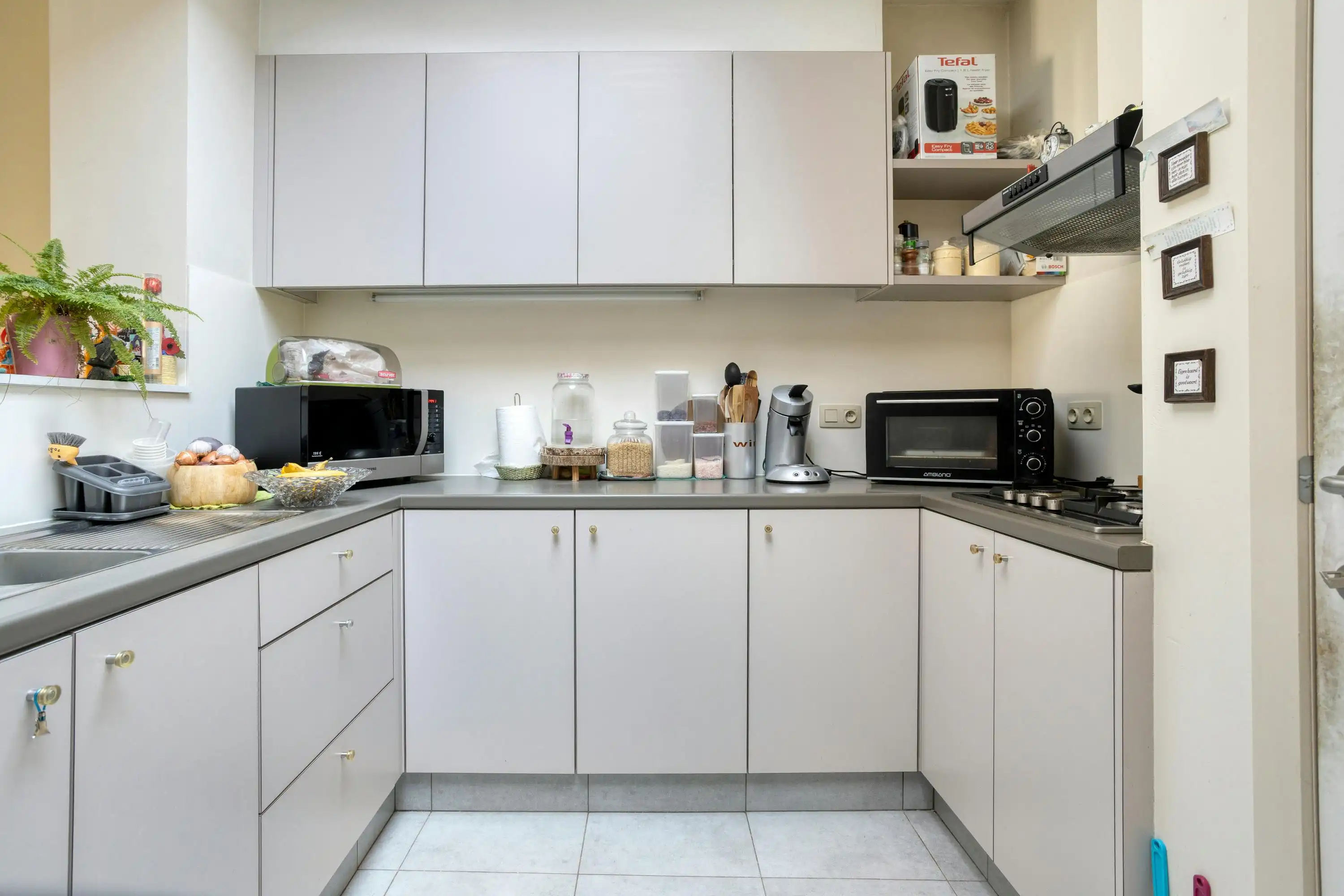 Gerenoveerde en verhuurde woning met 4 slaapkamers in hartje Ieper foto 6
