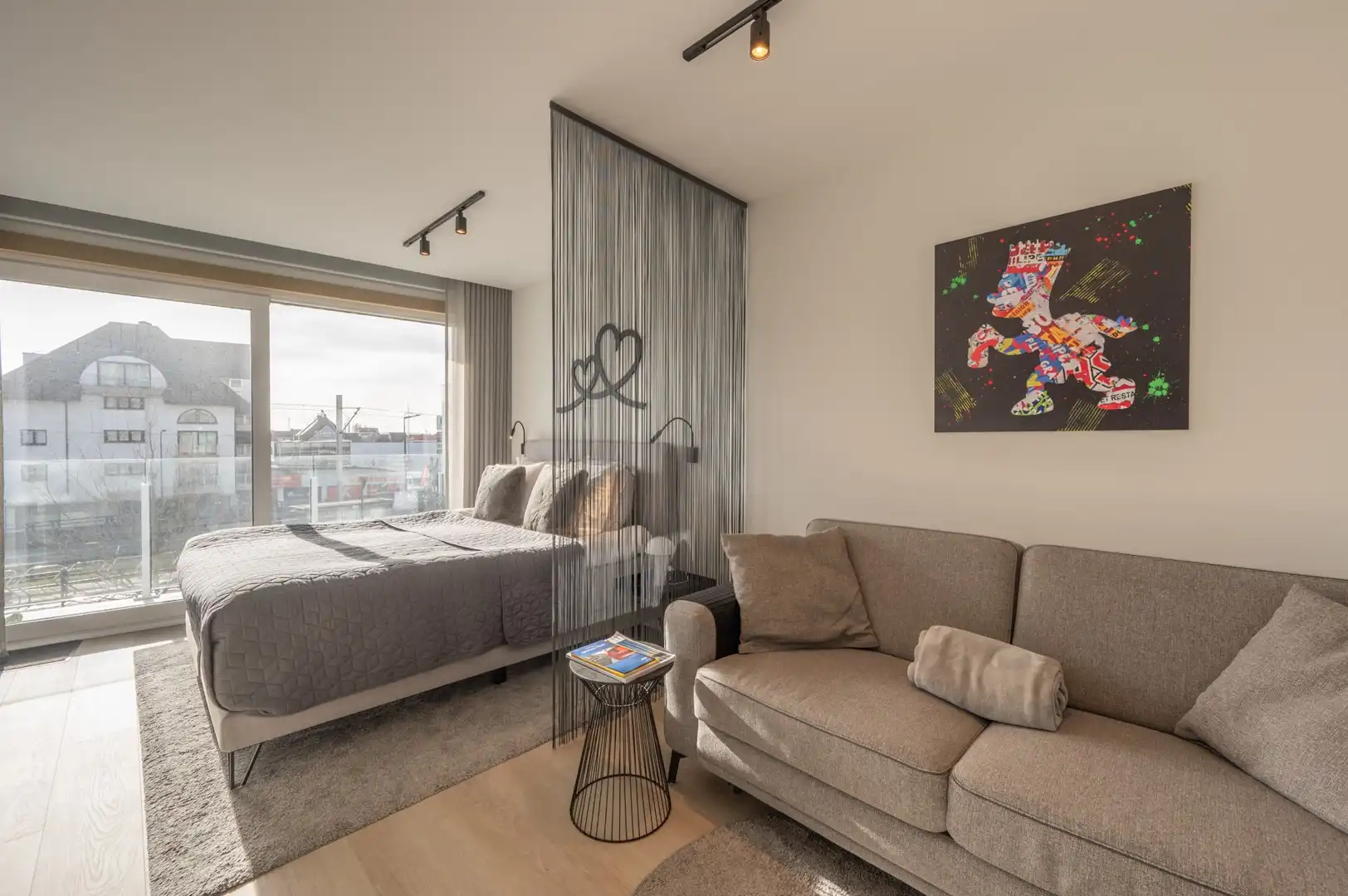 Prachtig gerenoveerde studio, centraal gelegen/ fantastisch zonneterras foto 4