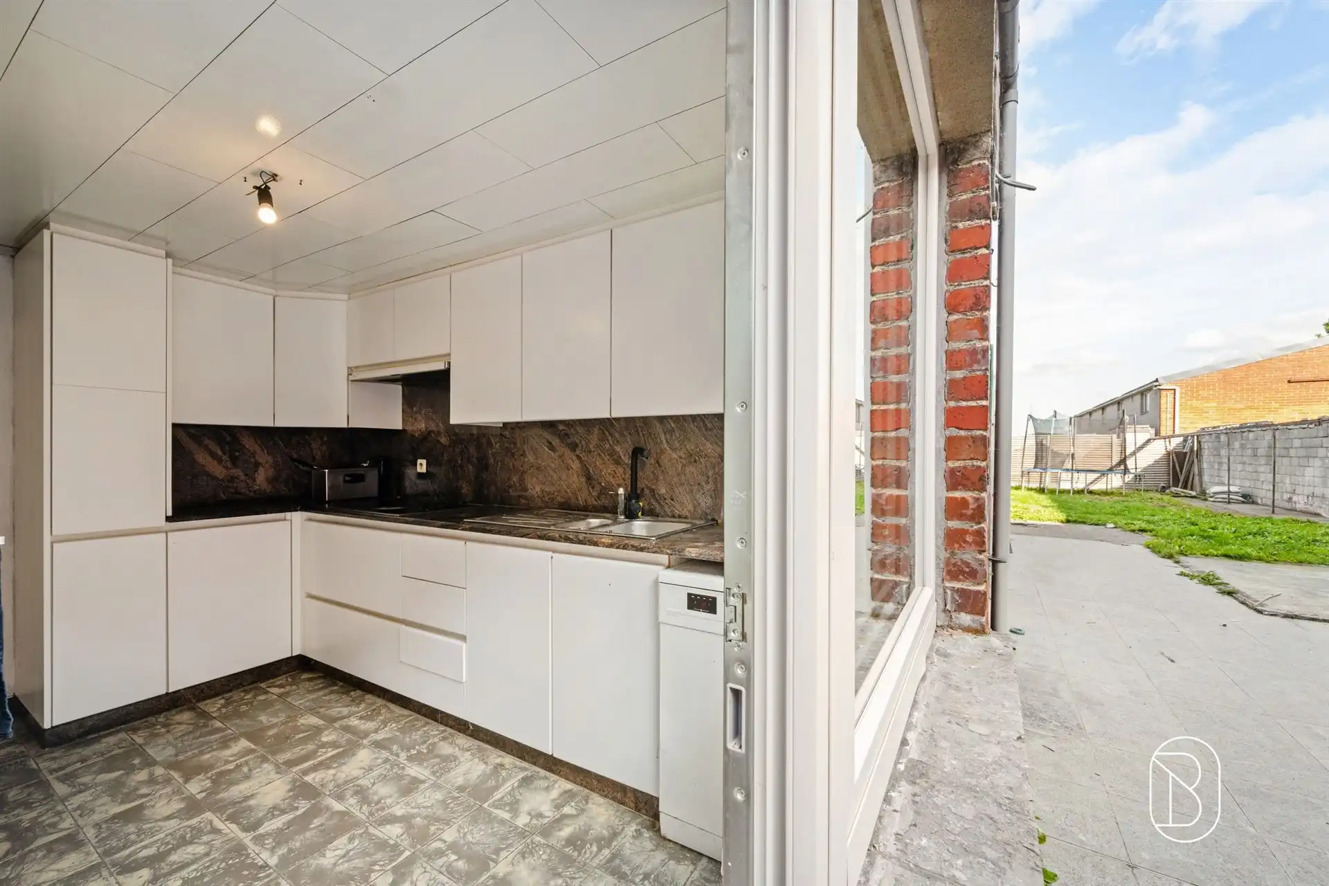 Grote gezinswoning met 3 slk, garage en aangename tuin! foto 9
