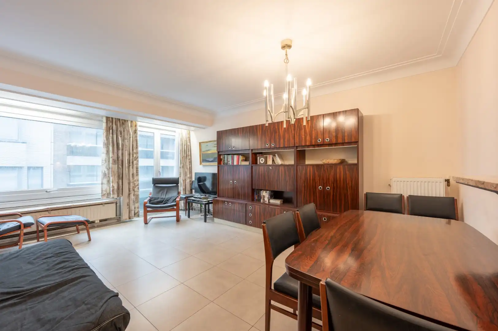 Op te frissen appartement gelegen in residentie op hoek Ieperstraat-Kustlaan, op 50 m van de Zeedijk en nabij het Driehoeksplein. foto 2