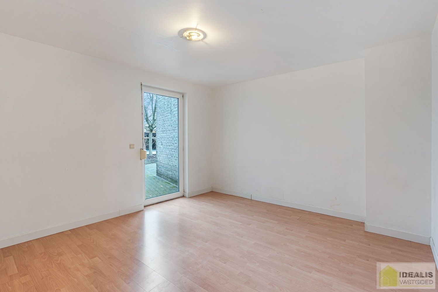 IDEALIS VASTGOED – INSTAPKLAAR GELIJKVLOERS APPARTEMENT MET LICHTRIJKE LEEFRUIMTE,  RUIME OPEN KEUKEN, BADKAMER, SLAAPKAMER EN AUTOSTAANPLAATS OP EEN GUNSTIGE LOCATIE NABIJ HET CENTRUM VAN PELT! foto 10