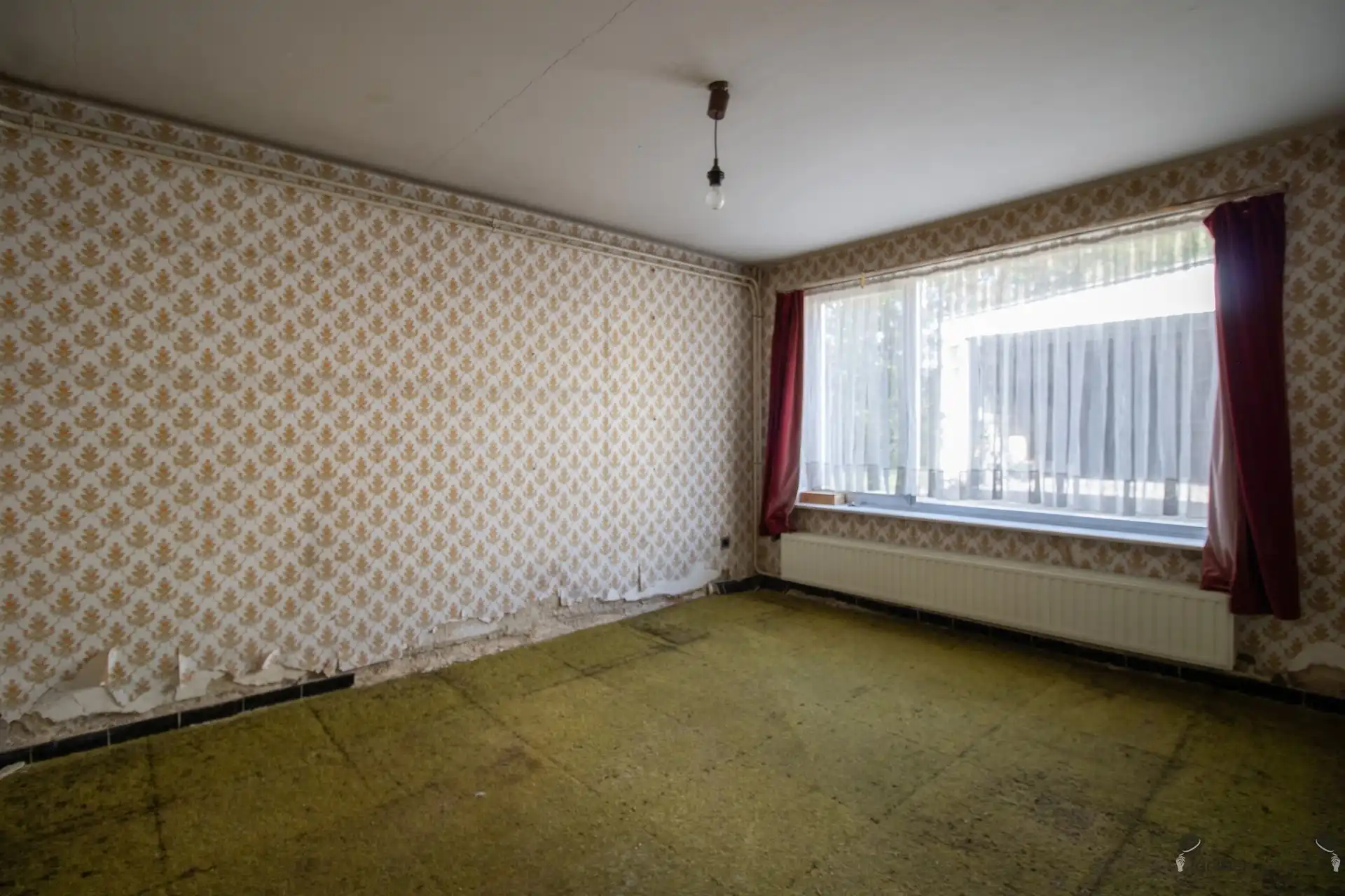 Rustig gelegen te renoveren woning met 5 slaapkamers, ruime garage op 3.990 m² foto 13