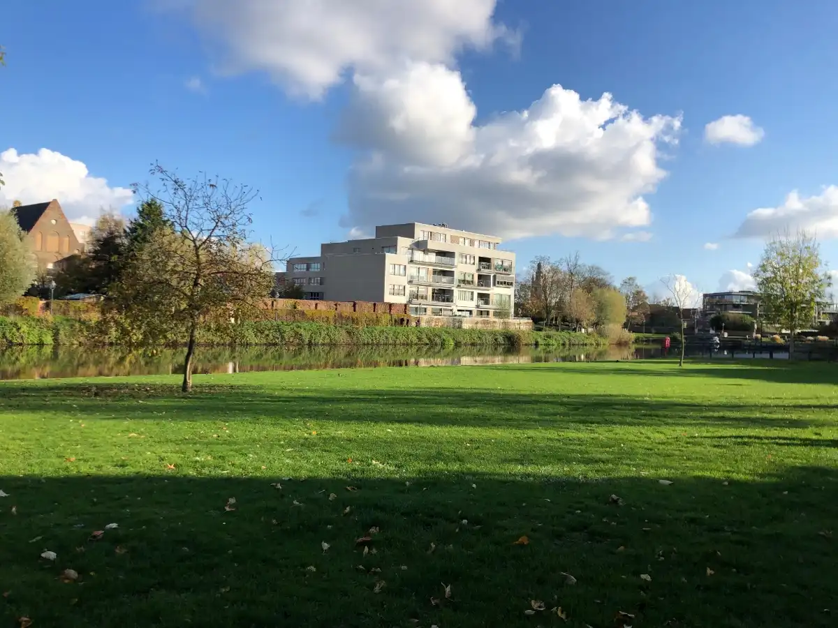 LUXE APPARTEMENT + zeer riant zongericht terras, dubbele garage & (wijn)kelder foto 10