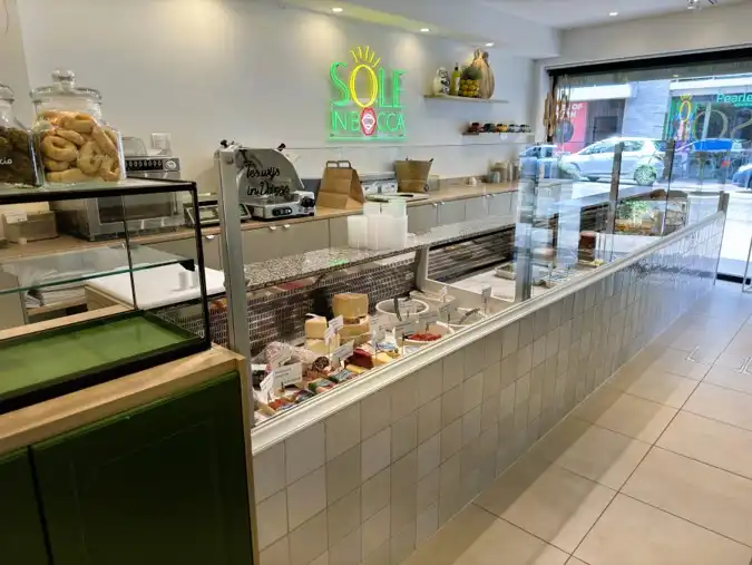 Instapklare traiteurzaak met appartement ter overname in het centrum van Deinze foto 4