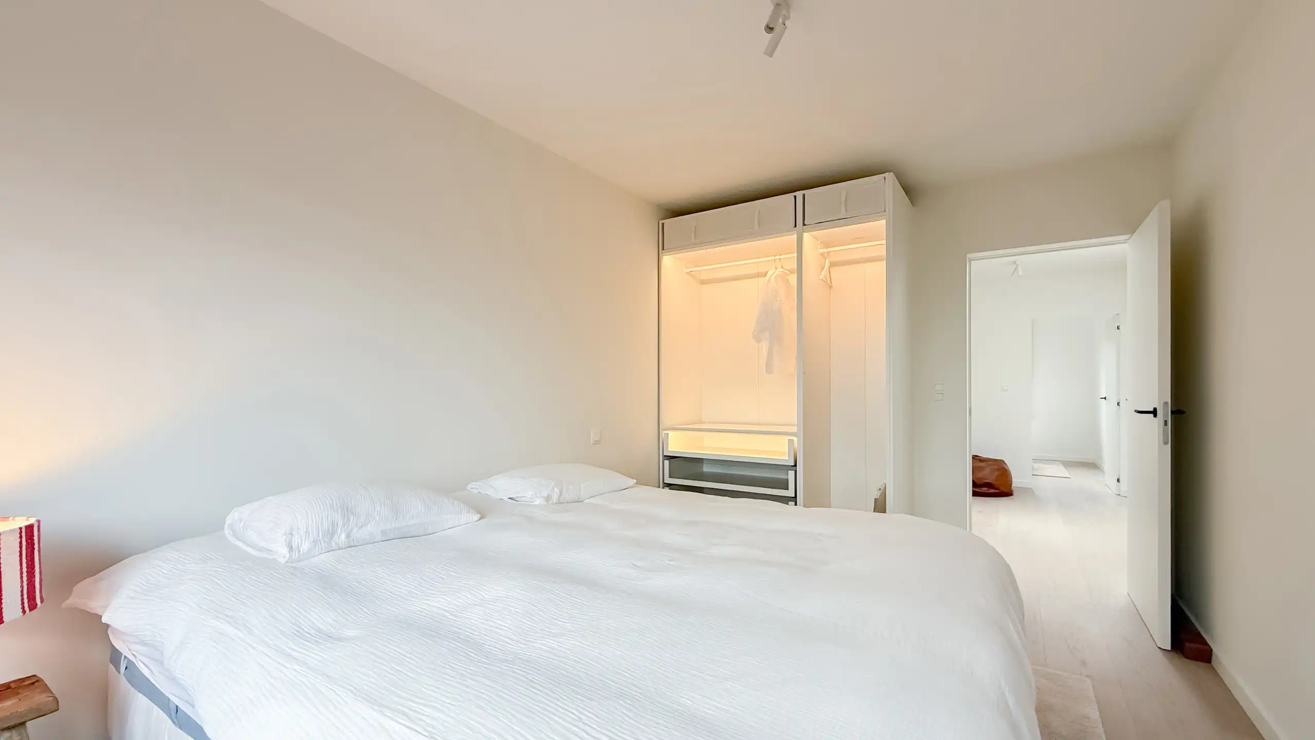 Gerenoveerde woning met zonnige tuin nabij de Graaf Jansdijk foto 26