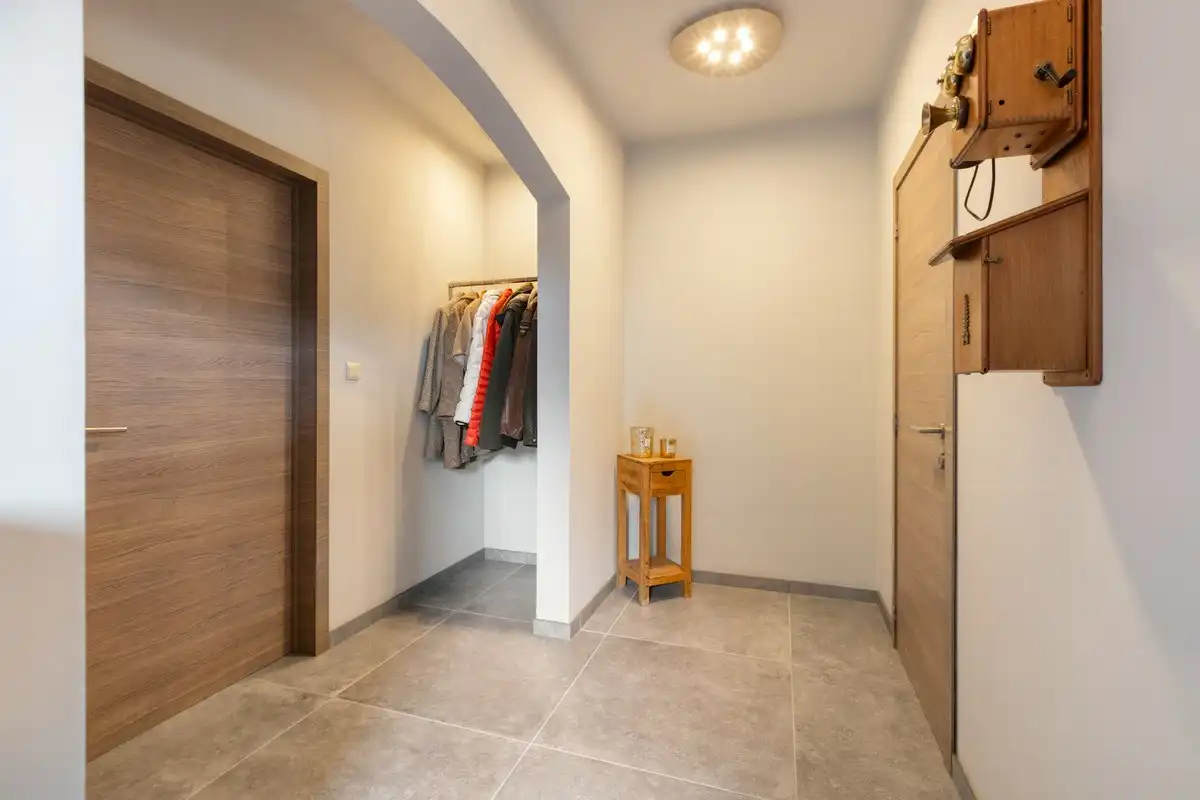 Instapklare villa met 3 slaapkamers, kantoor en garages foto 4