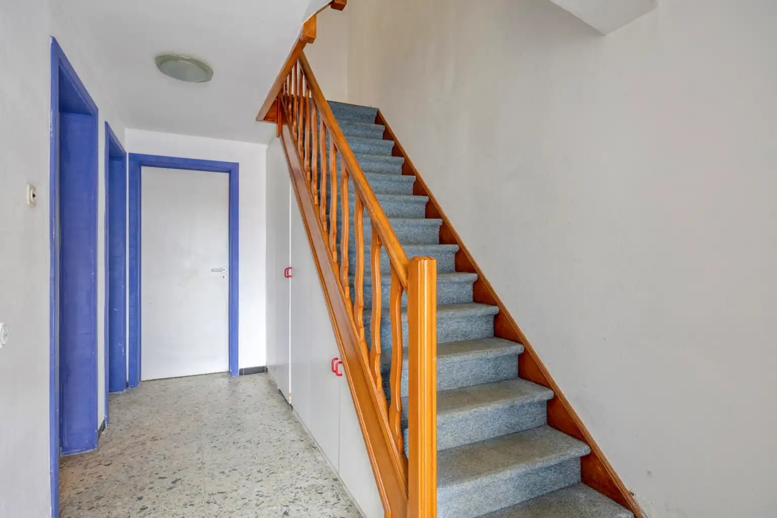 Bel-etagewoning met drie slaapkamers met garage en tuin foto 2