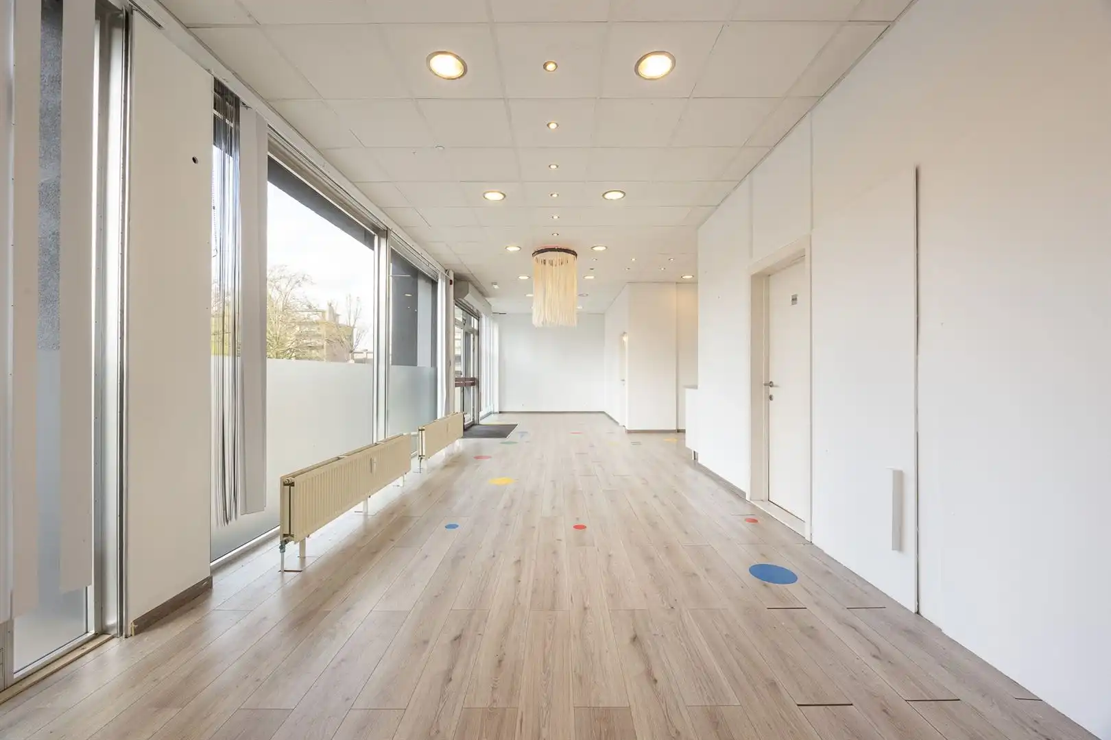 Veelzijdige commerciële ruimte met privé parkeerplaatsen  foto 22