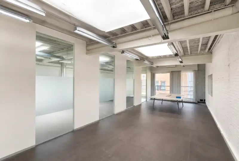 Antwerpen: 180 m² kantoorruimte met bijkomende opslagruimte foto 2