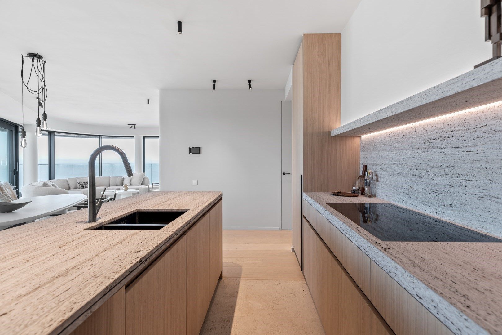Luxueus ingericht kijkappartement in de prestigieuze Heldentoren - 15e verdiep - zicht op zee! foto 6