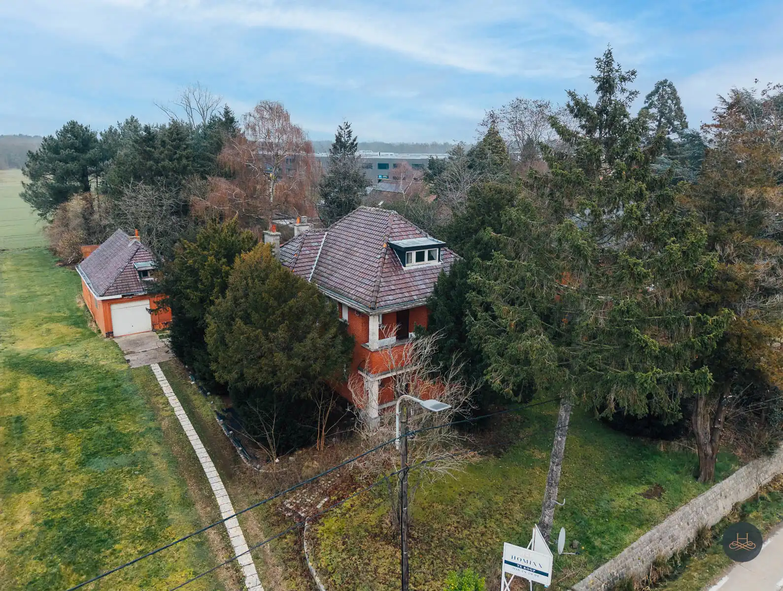 Riante woning met 5 slaapkamers op een uniek perceel.  foto 32