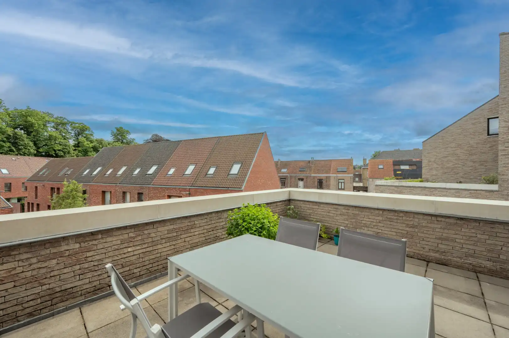 Instapklaar duplex appartement met ruim zonneterras op topligging in Brugge! foto 7