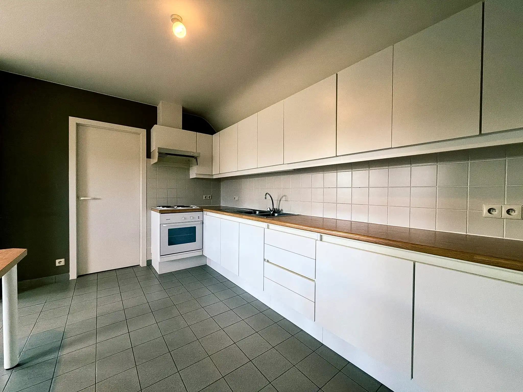 Centraal gelegen 1-slpk appartement te huur in Wetteren foto 3