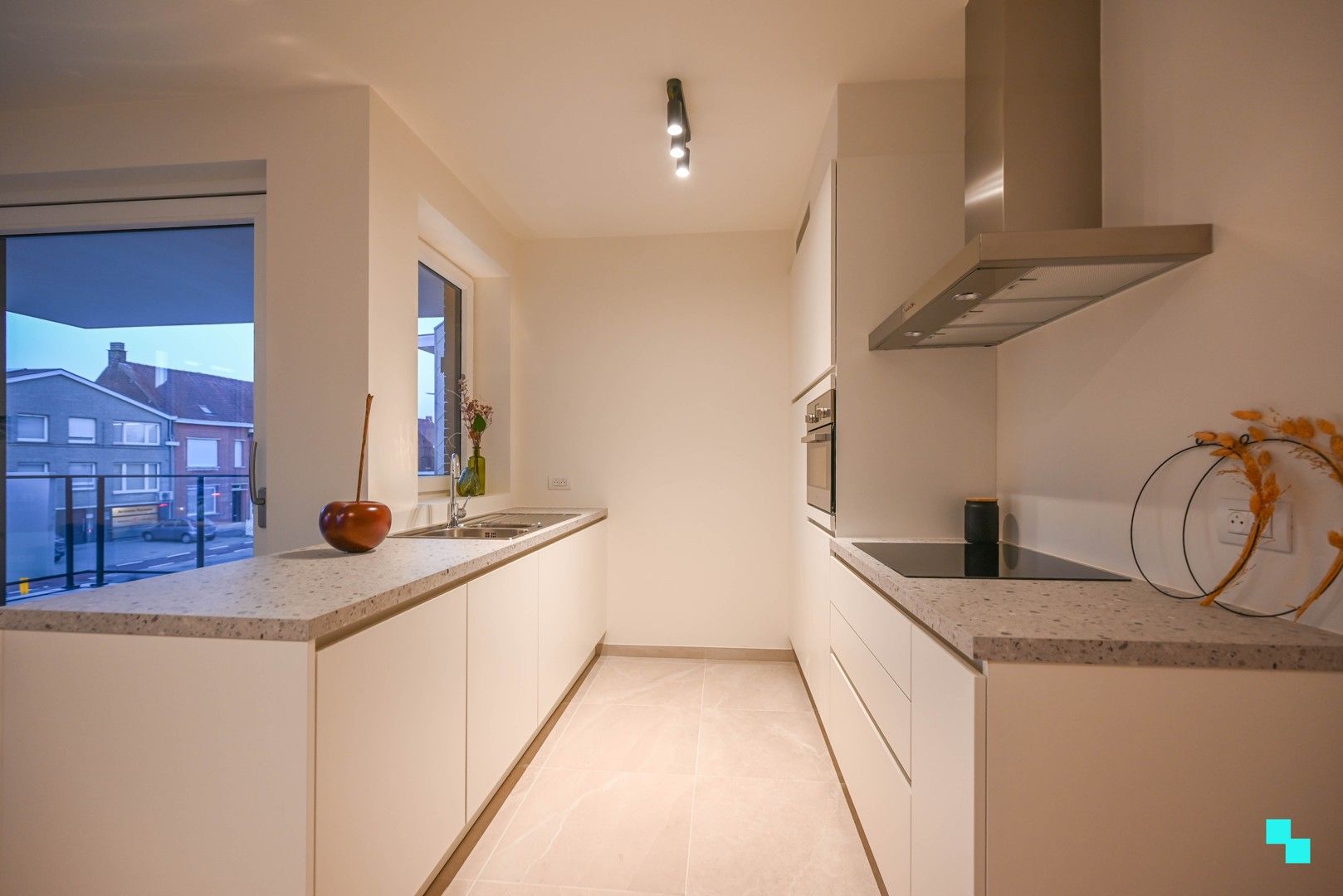 hoekappartement met aangenaam terras foto 14