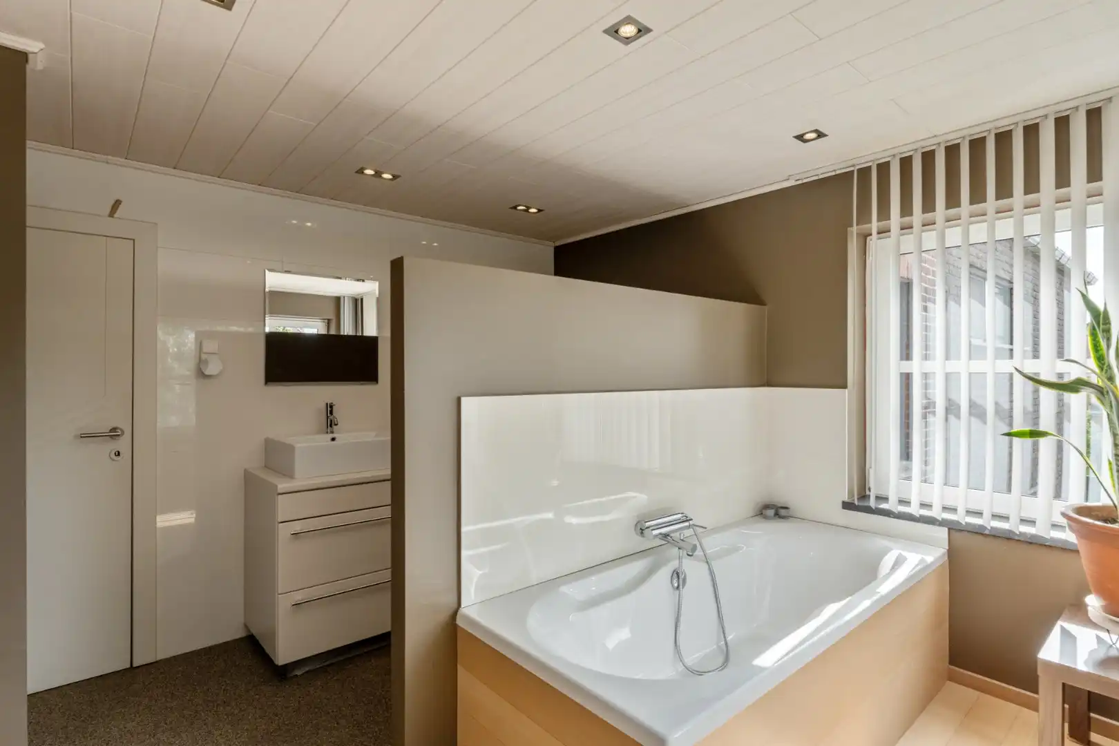 Centraal gelegen woning, 3 slpk, 181 m² bewoonbare oppervlakte, 3a 17ca foto 15