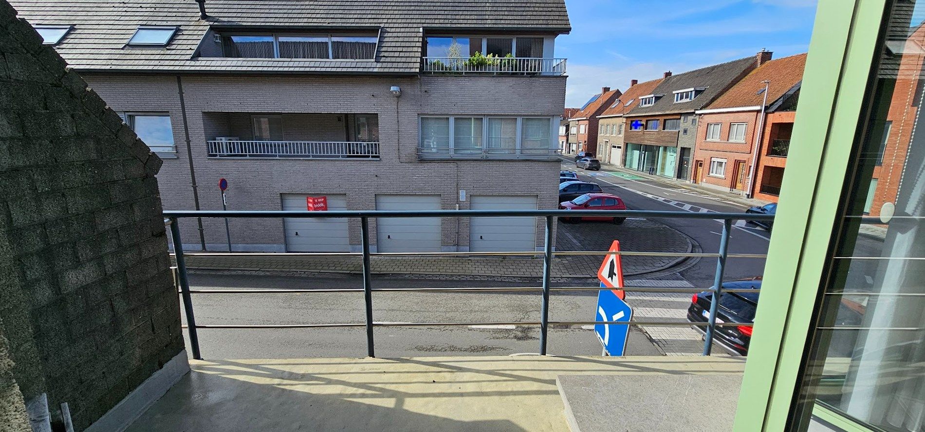 Ruim appartement met terras, lift en 2 slaapkamers in Sint-Eloois-Winkel - Energielabel B, EPC-waarde 128.00 - inclusief parkeerplaats foto 5