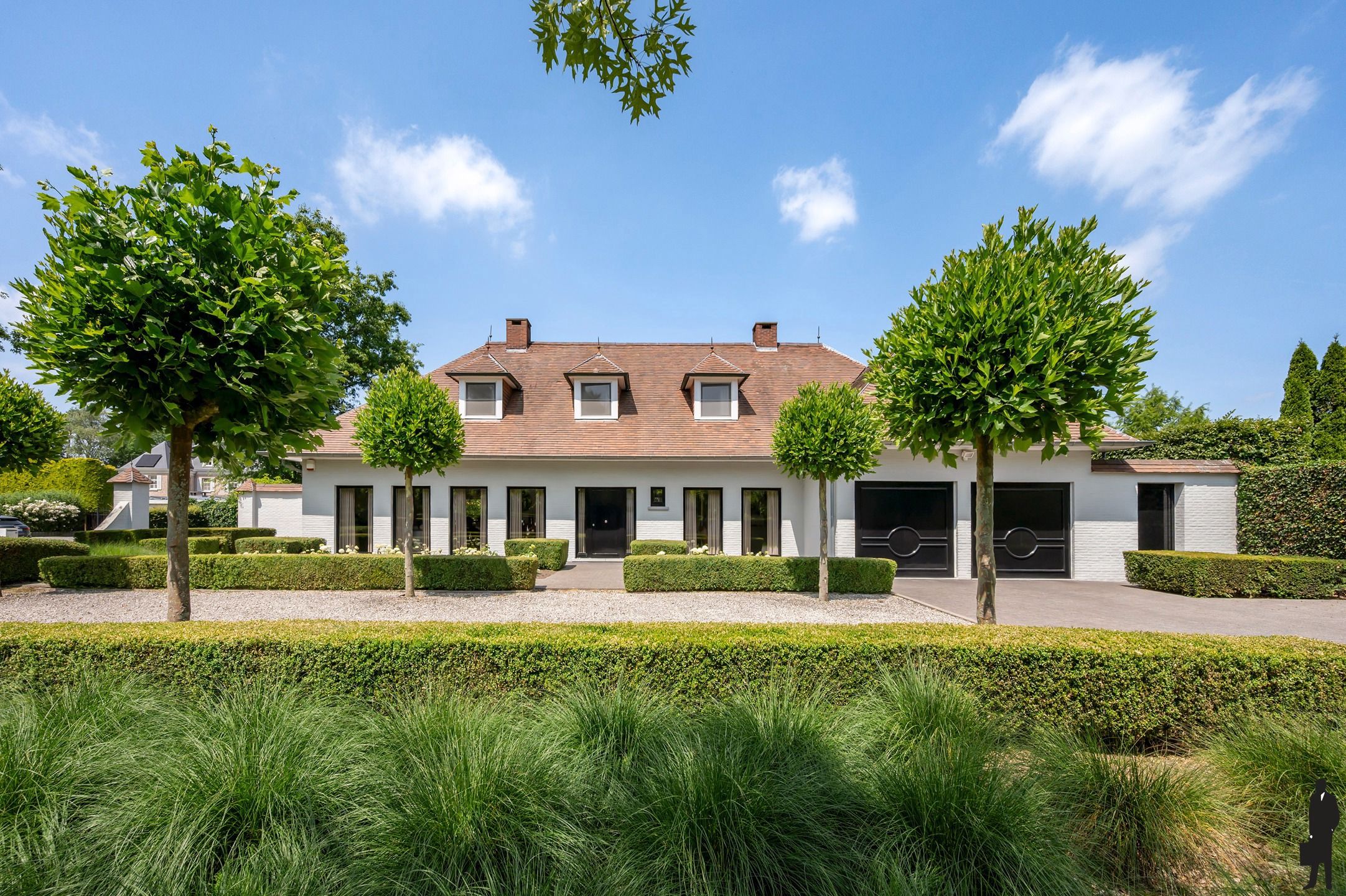 Tijdloze villa op perceel van ca. 1287 m².  foto {{pictureIndex}}