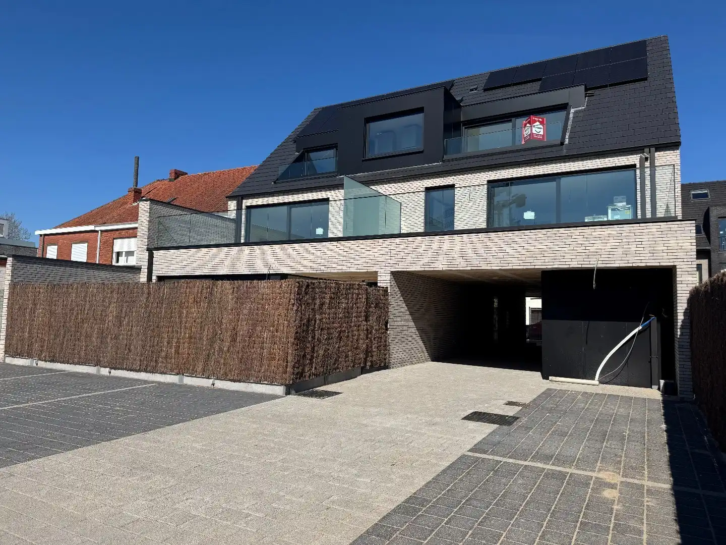  😊Te koop (6%!) centrum Waregem: Luxe nieuwbouwappartement met 3 slaapkamers op het gelijkvloers, met zuidgericht zonneterras! foto 2