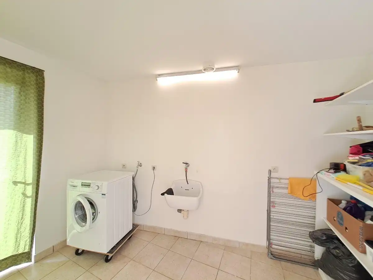 Lichtrijk gelijkvoers appartement met tuin en 2 slaapkamers en garage foto 23
