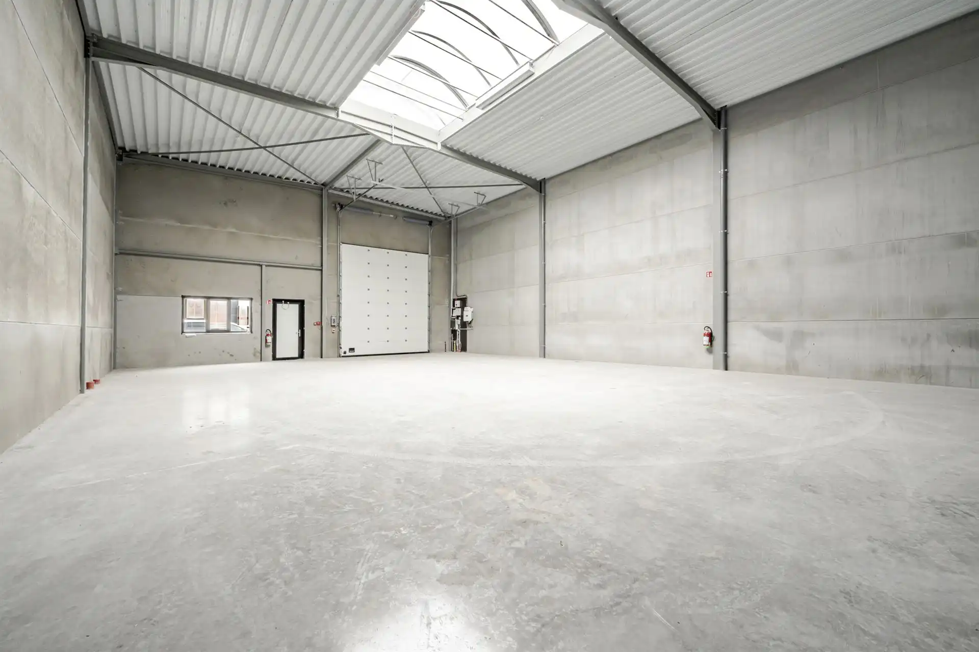 Topgelegen nieuwbouw KMO units van 220-225m² foto 5