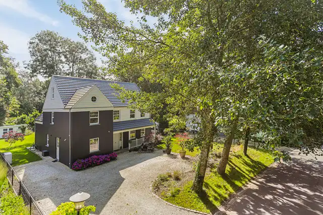 Exclusief wonen waar luxe, comfort en duurzaamheid perfect samenkomen foto {{pictureIndex}}
