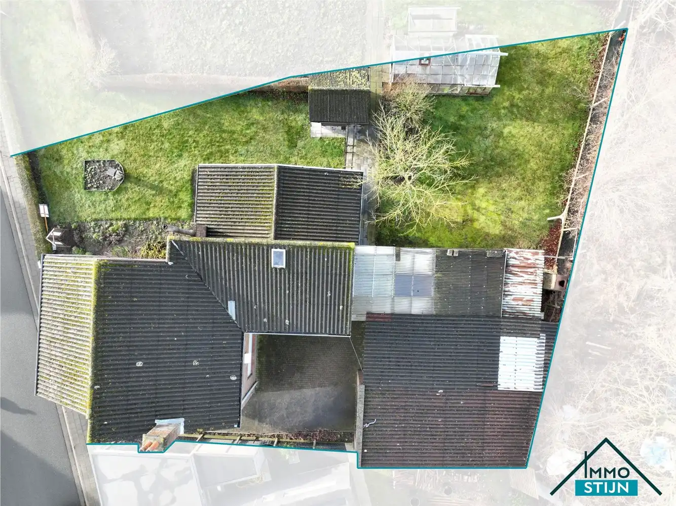 Ruime woning met drie slaapkamers foto 19