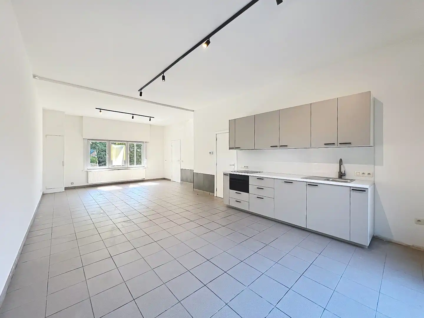 Instapklare woning met 3 slaapkamers, tuin en 2 privatieve parkeerplaatsen foto 6