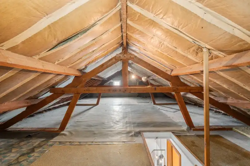 Roeselare. Uitzonderlijke ruime driegevelwoning met 5 slaapkamers en bureel, rustige straat en centraal gelegen. Zuidelijke tuin. Ideaal voor gezinnen / thuiswerkers. foto 16