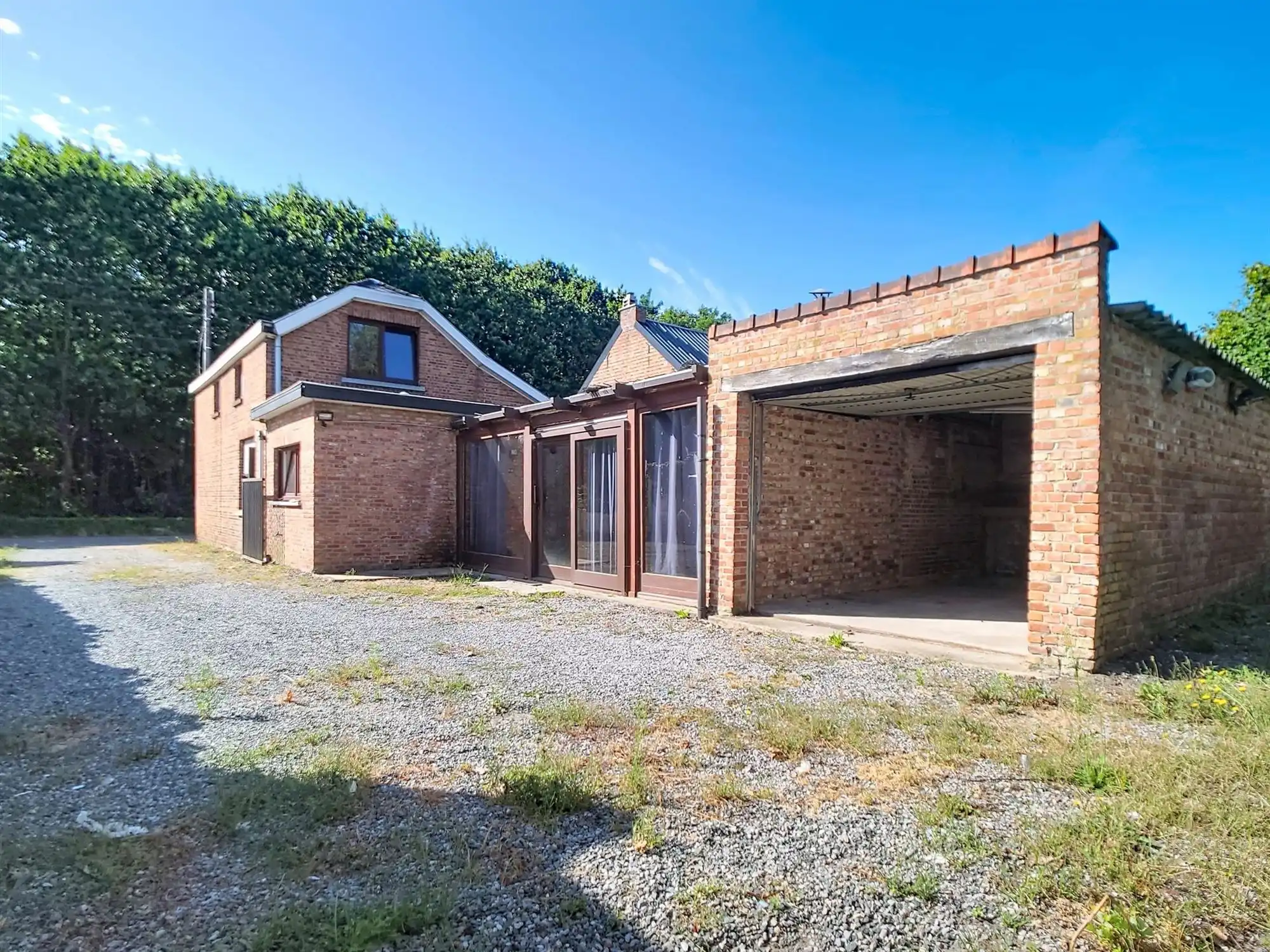 Te renoveren halfopen bebouwing met garage en ruime tuin foto 12