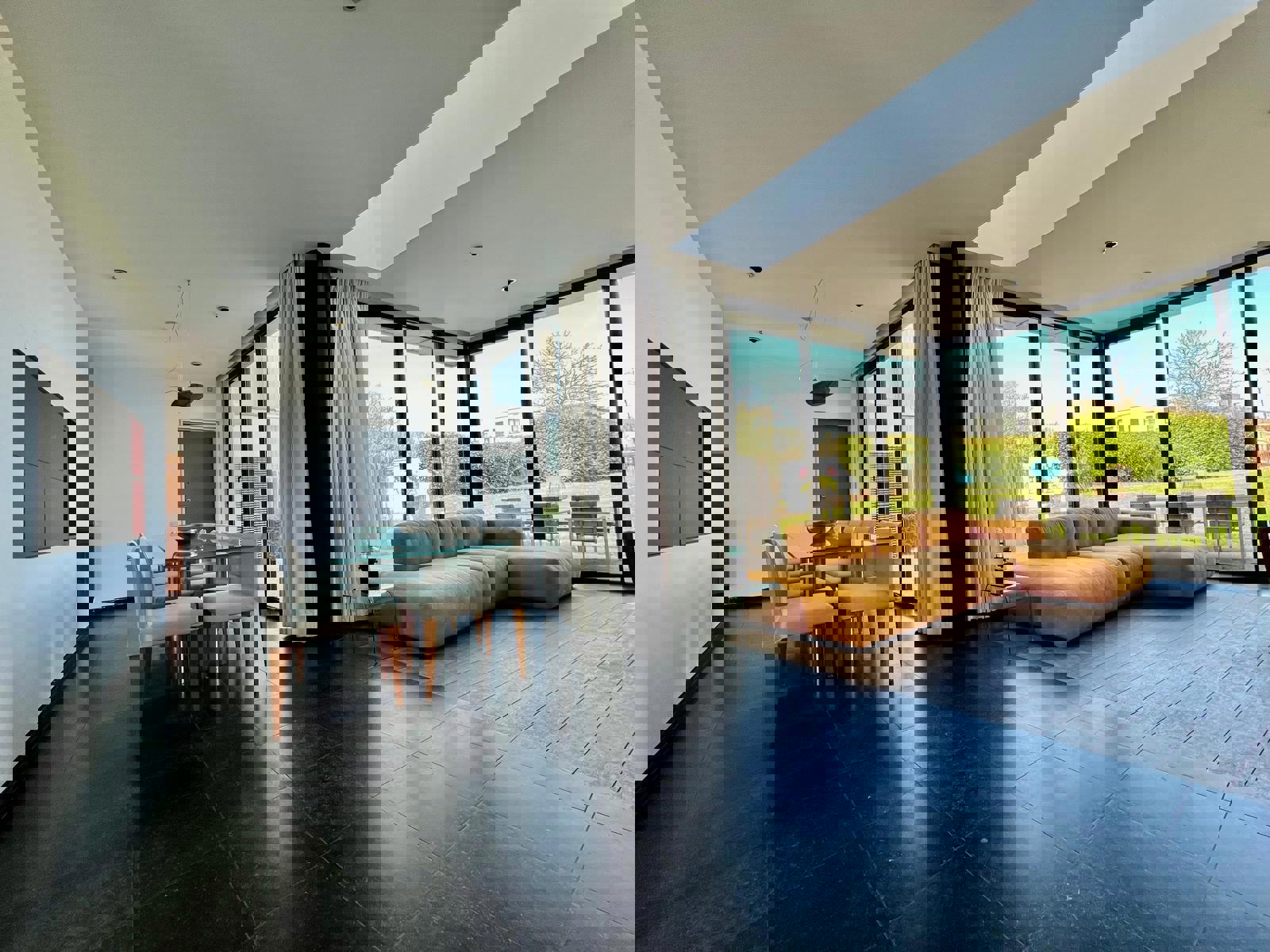 Te huur: modern gemeubeld huis met terras foto 5