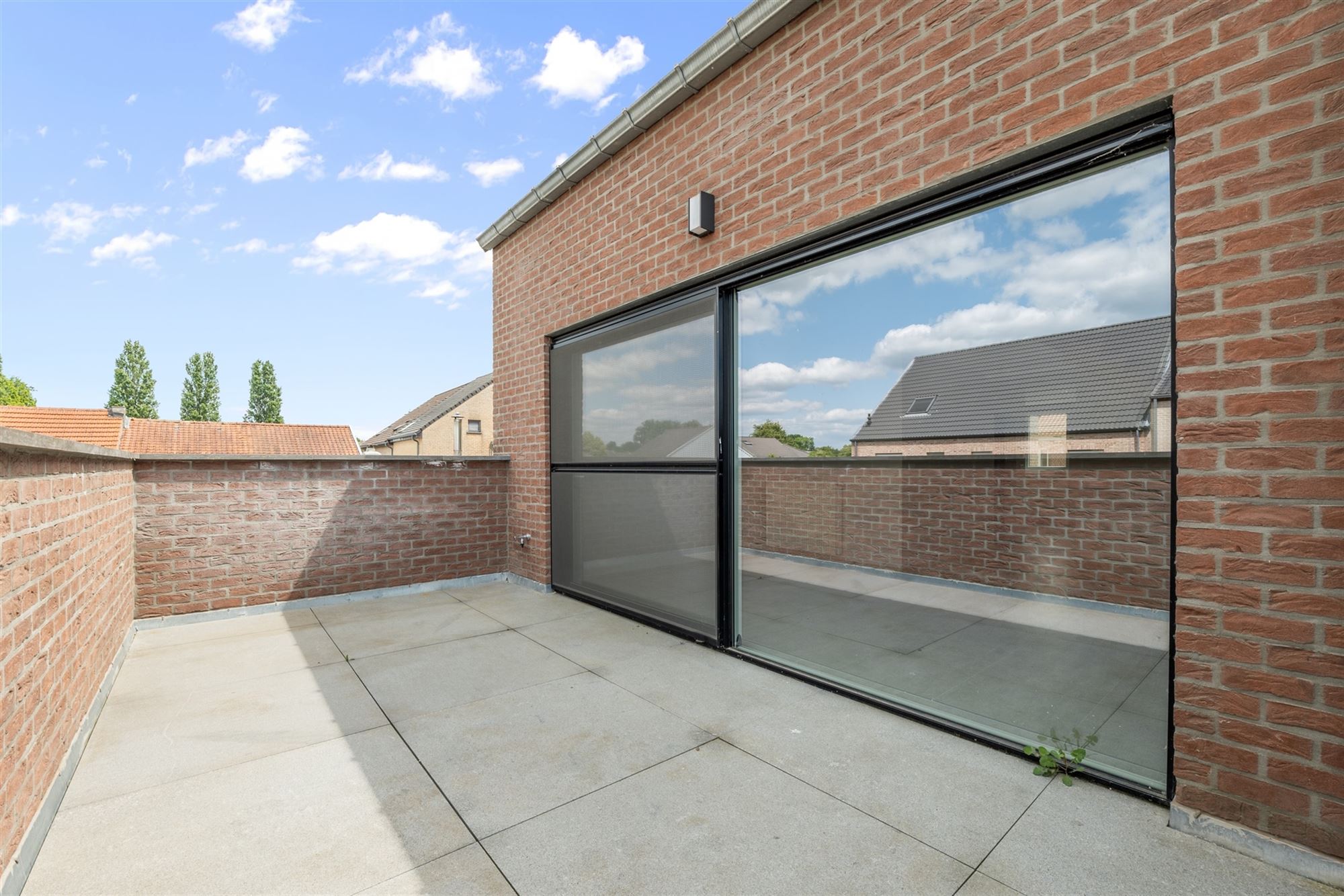 KNAP APPARTEMENT MET 3 SLKS EN STAANPLAATS IN LANDEN  foto 30