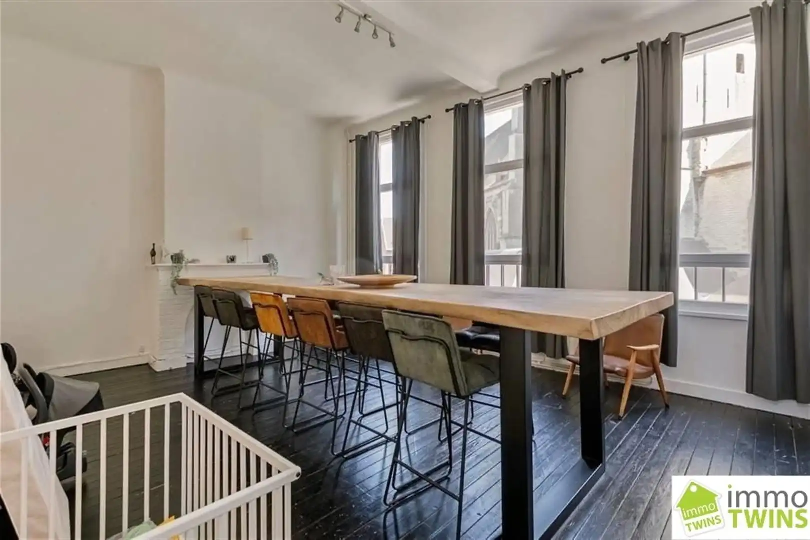 Karaktervolle, ruime woning met 6 slaapkamers, binnenkoer met jacuzzi en topligging! foto 11