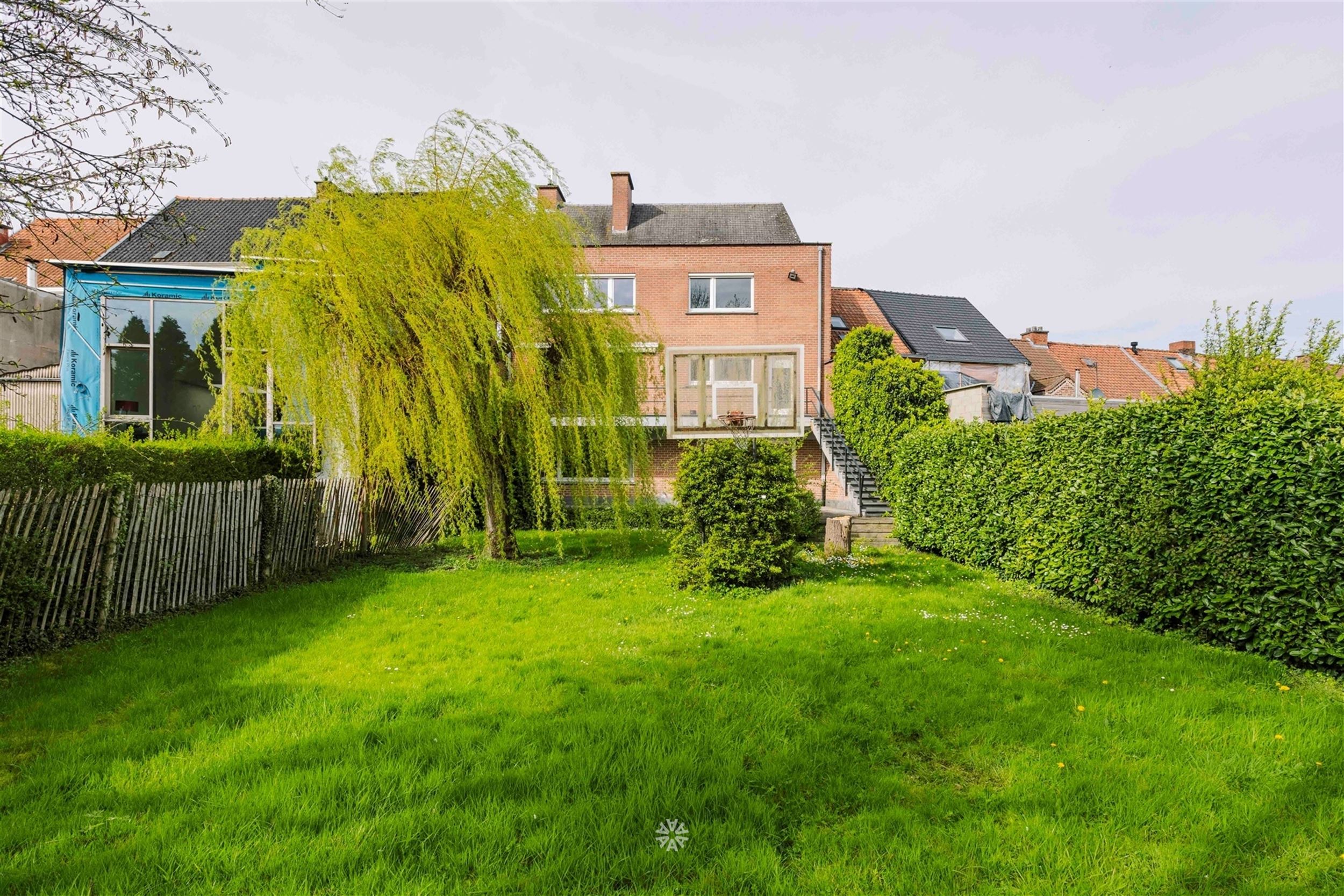 Zeer ruime bel-etage woning met praktijkruimte in centrum Ronse foto 3