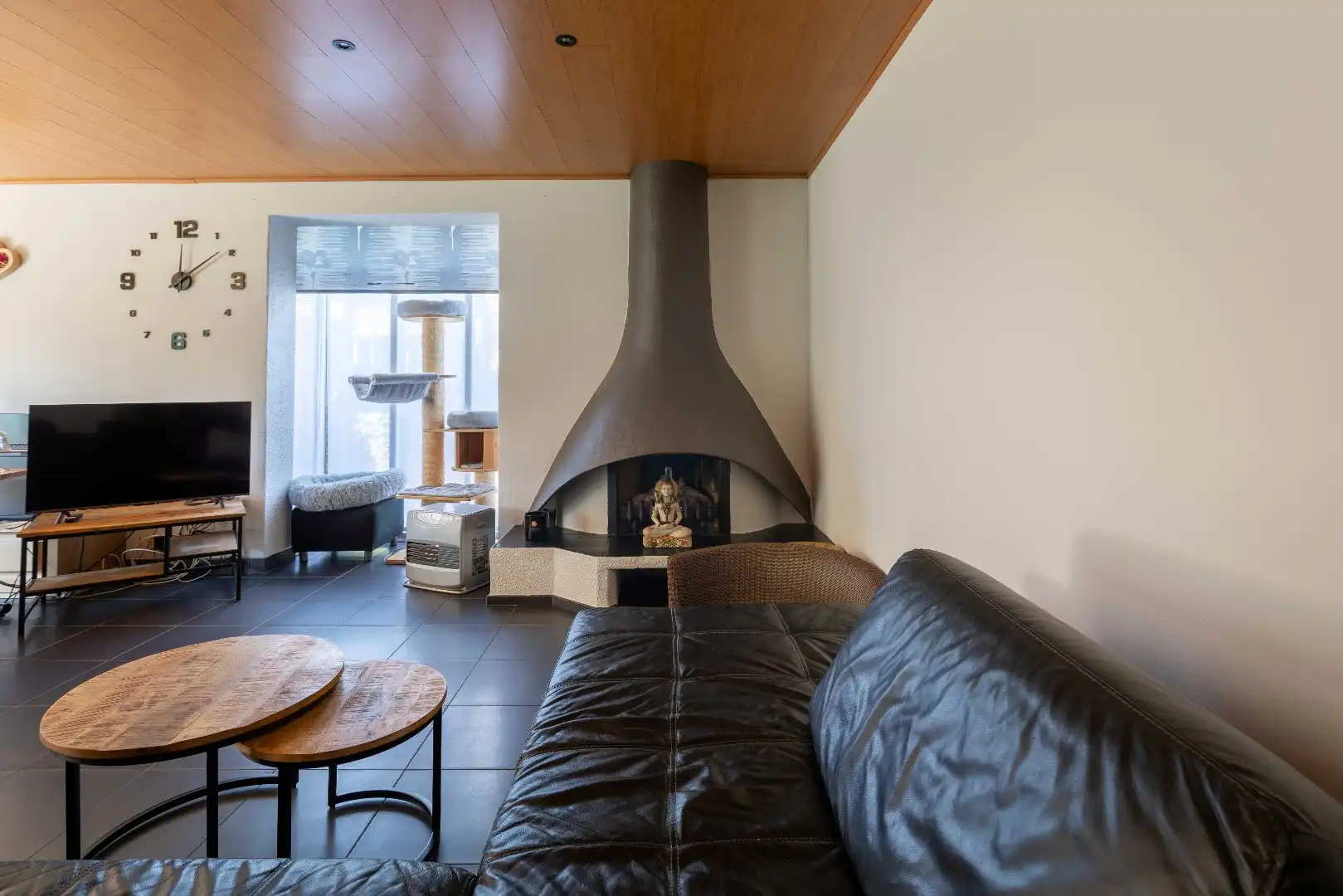 Puur frituur, uiterst goed gelegen met woonst en parking te Sint-Jozef! foto 16