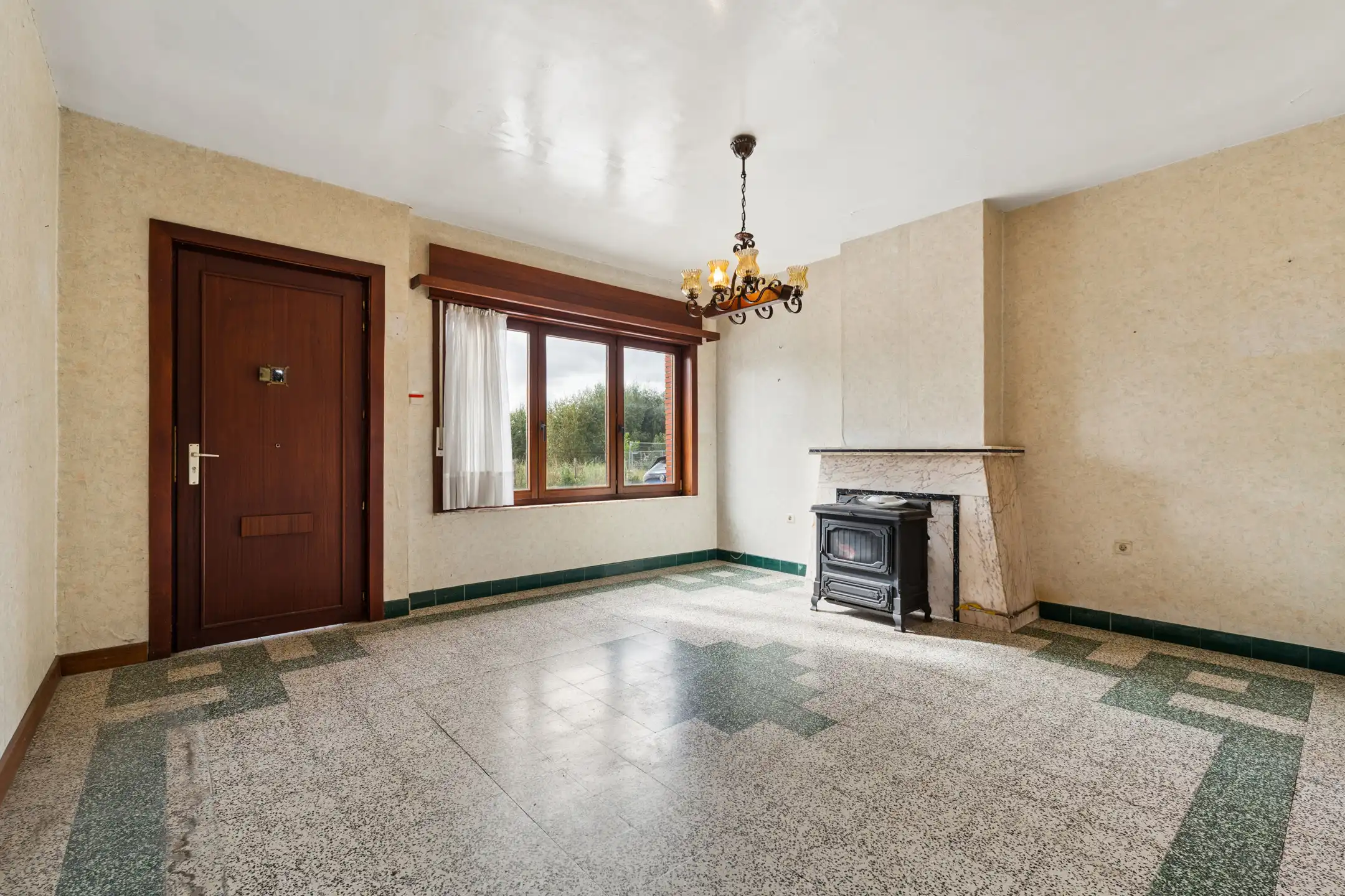 Te renoveren woning met tuin op centrale ligging foto 3