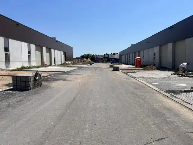 Zeer goed gelegen bedrijfsruimte foto 11
