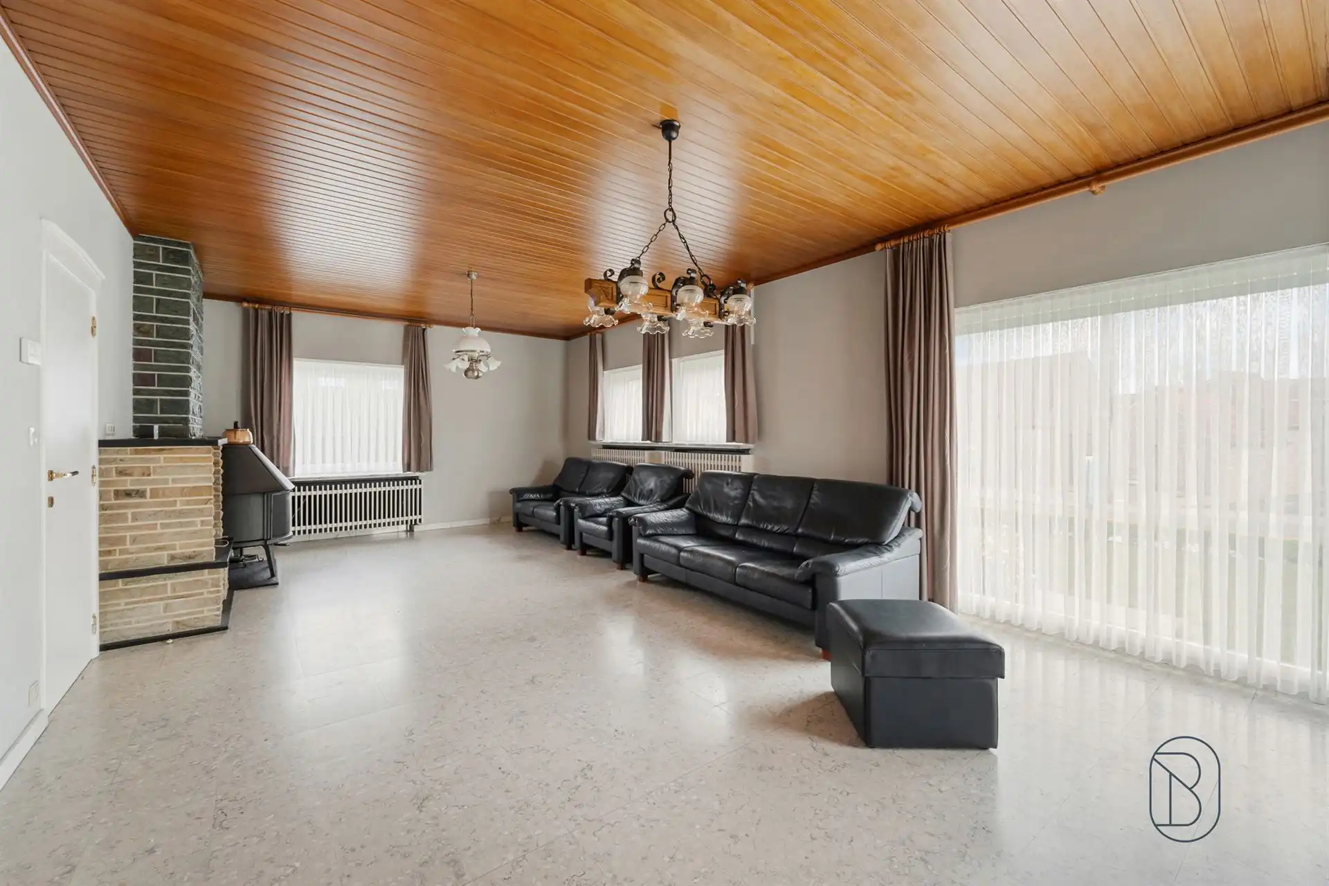 Ruime woning met tuin en dubbele garage in Vichte foto 3