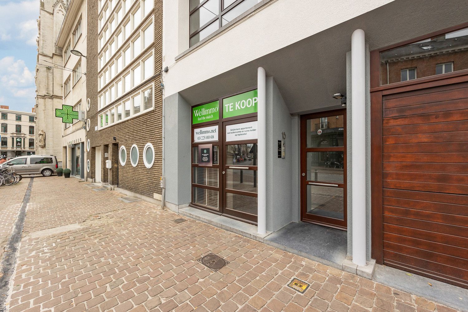 Gelijkvloers appartement  101m² met buitenruimte 20m² en ruime kelder op toplocatie aan het Mechelseplein in hartje Antwerpen foto 4