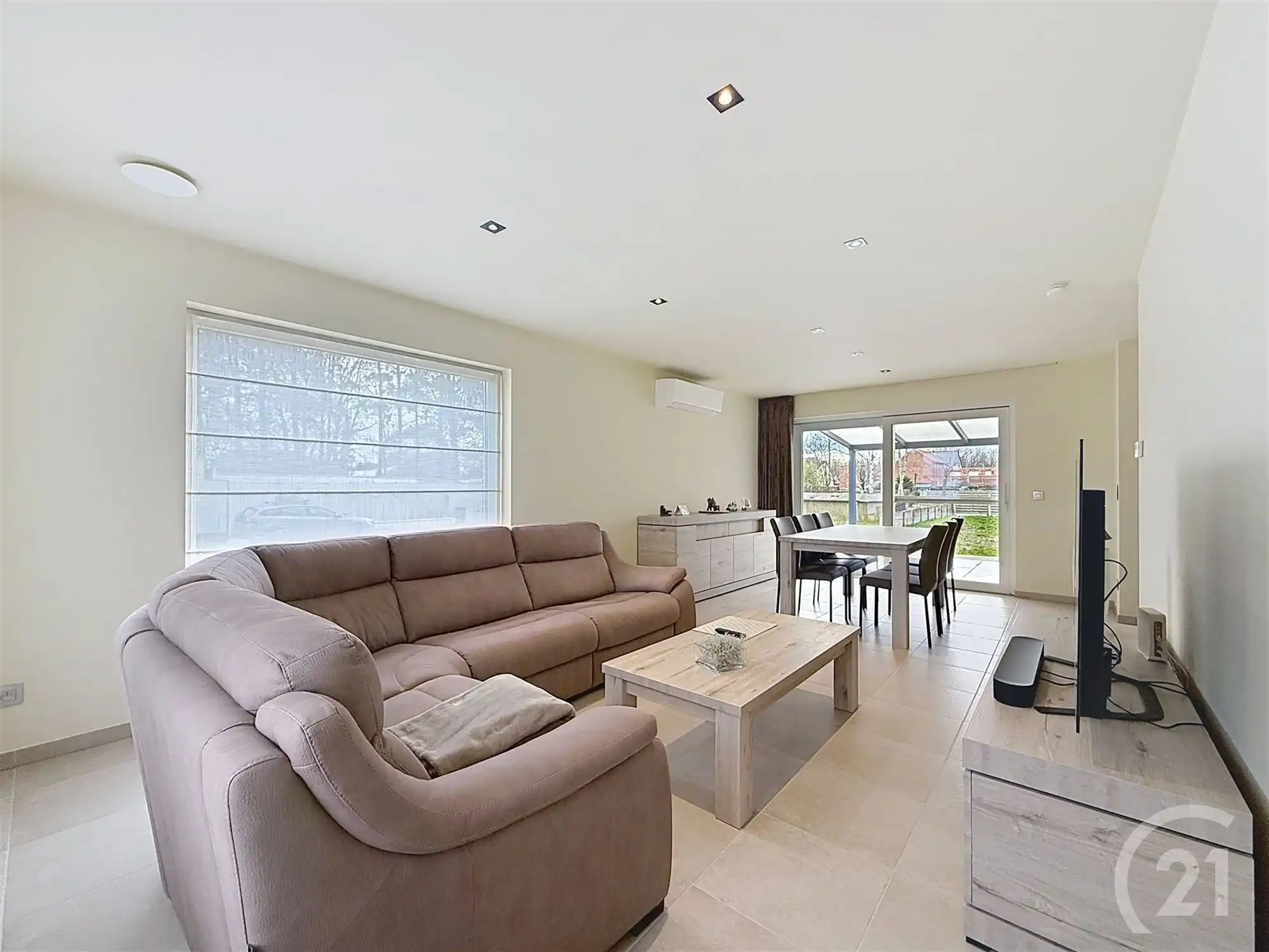 Aangename recente woning met 3 slaapkamers! foto 4