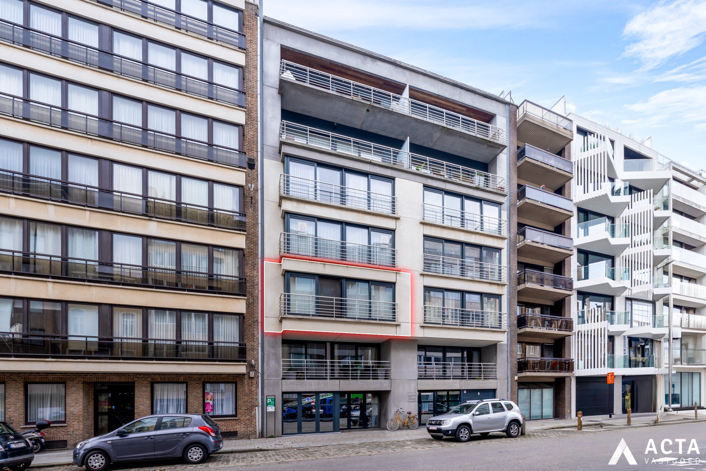 Ruim woon appartement met twee slaapkamers in centrum van Oostende foto {{pictureIndex}}