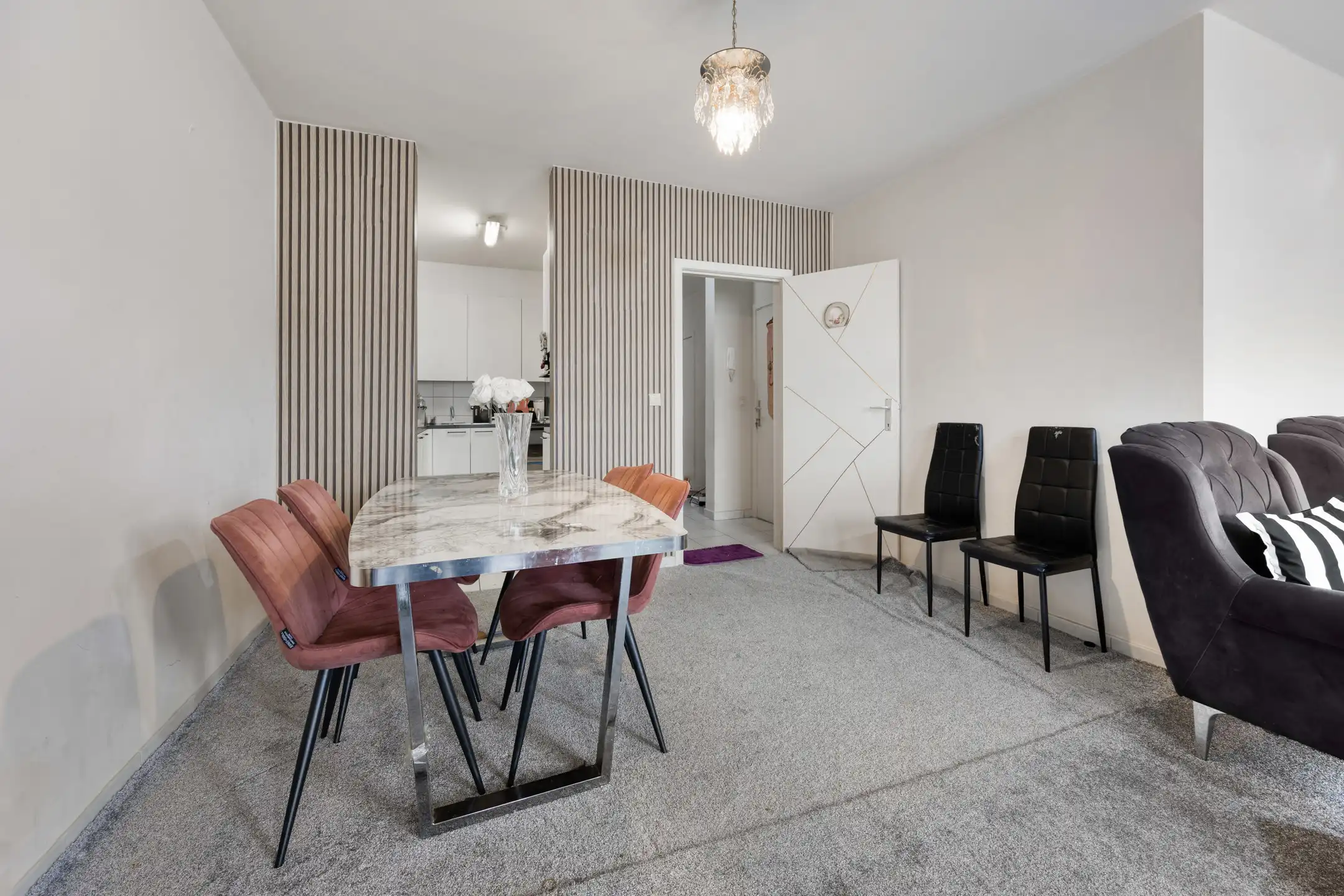 Opbrengsteigendom met 3 verhuurde appartementen nabij stad  foto 28