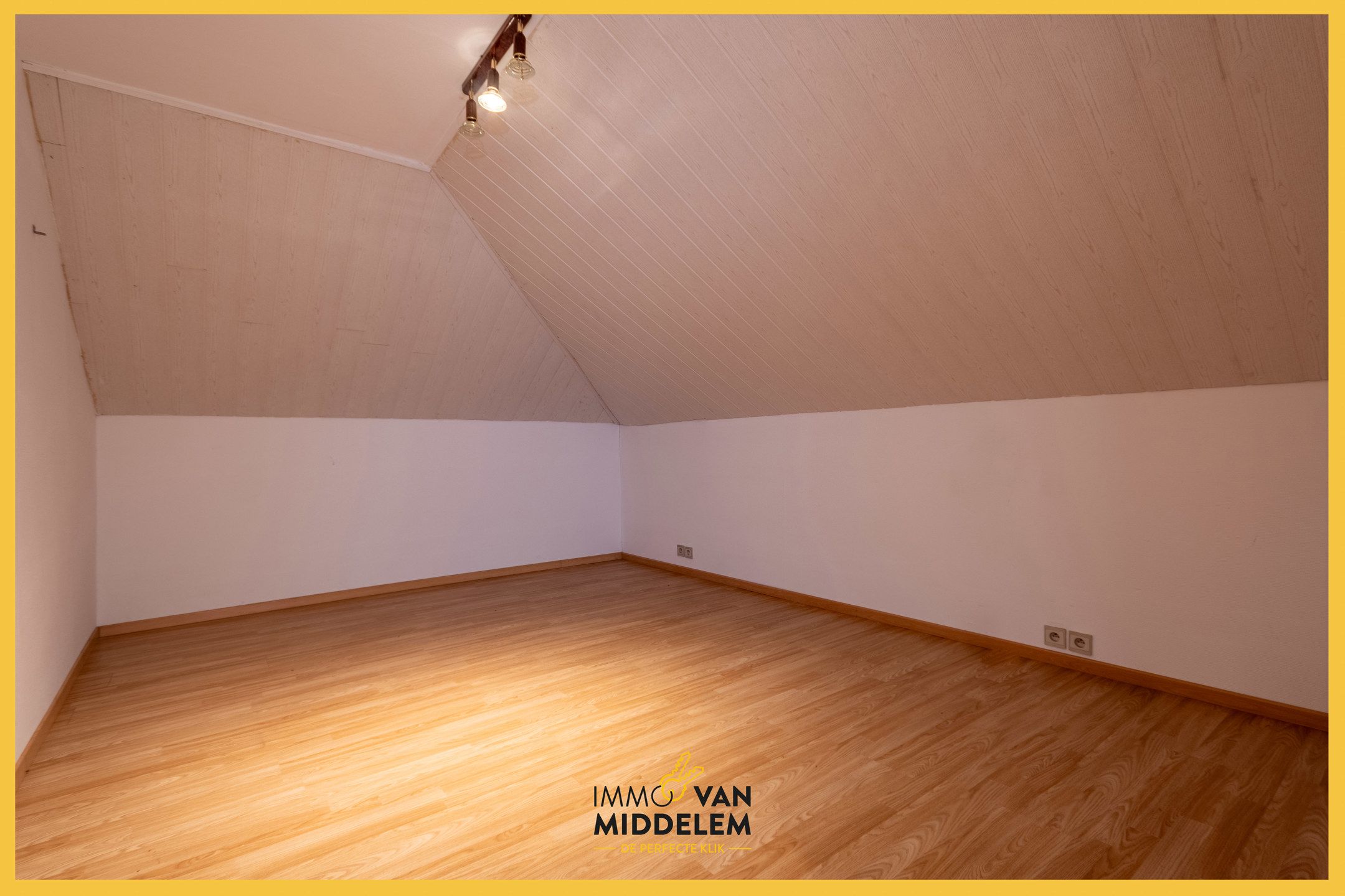 GROTE KARAKTERVOLLE WONING MET GARAGE EN TUIN foto 21