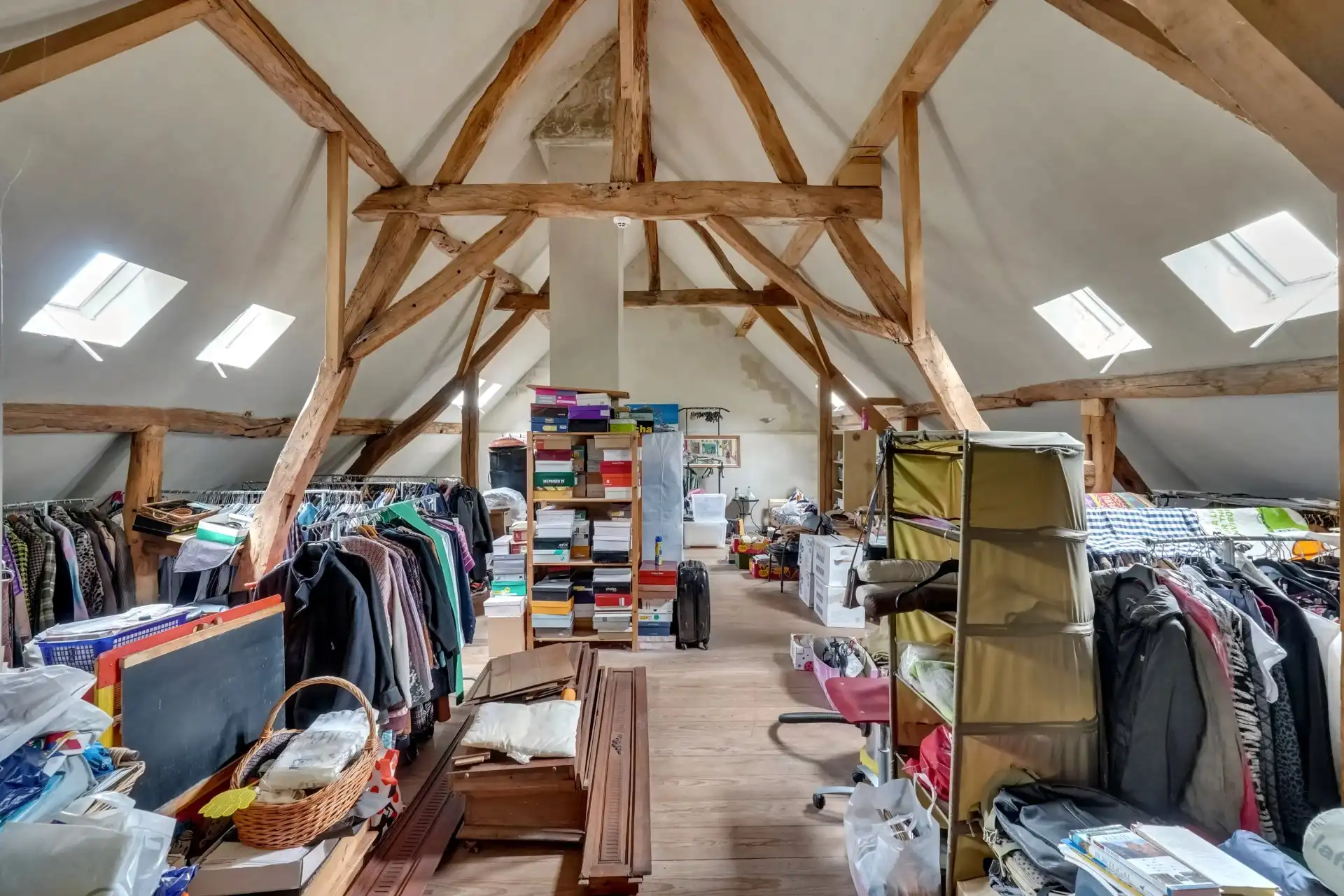 Karaktervolle vierkantshoeve met 5 slaapkamers en prachtige binnenkoer foto 18